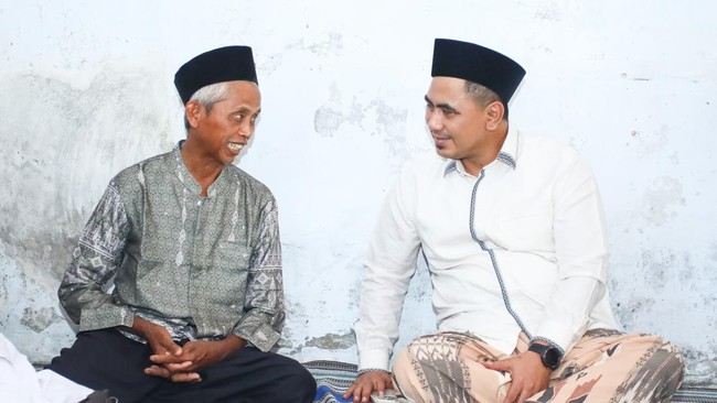 Wagub Jateng Beri pada Guru yang Didenda Rp25 Juta di Demak Dalam kesempatan itu, Taj Yasin mendengarkan dan berdialog dengan Ahmad Zuhdi untuk mengetahui duduk perkara persoalan tersebut,