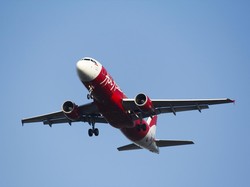 Terpopuler: Pendaratan AirAsia yang Bikin Pramugari-Penumpang Bingung
