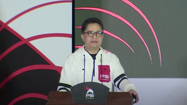 PSI meluncurkan logo baru gajah berkepala merah di kongres perdananya. Jeffrie Geovanie menjelaskan sejarah dan rebranding partai.
