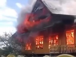 Kebakaran Rumah di Takalar, 1 Petugas Damkar Alami Sesak Napas