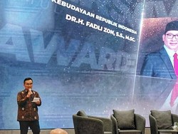 Menbud Fadli Zon Terima Penghargaan Pena Emas 2025 dari FPRMI