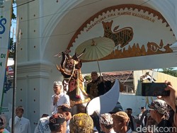 Kereta Paksi Naga Liman Turut Meriahkan Kirab Budaya di Cirebon