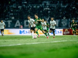Sempat Disetop gegara Flare, Laga Uji Coba Persebaya Vs PSS Tuntas 1-0