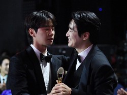 Lee Jun Hyuk & Lee Jun Young Berbalas Pesan Usai Insiden Salah Ambil Piala