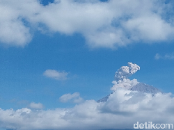 Gunung Semeru Erupsi, Kolom Abu Capai 1.000 Meter dari Puncak