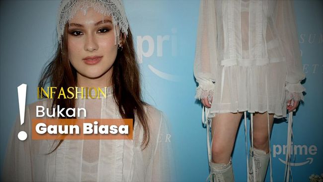 Tampil Edgy Feminin, Lola Tung Usung Gaya Wrong Shoe