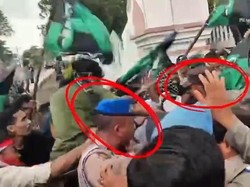 Mahasiswa di Mataram Ditangkap gegara Bogem Polisi Saat Unjuk Rasa