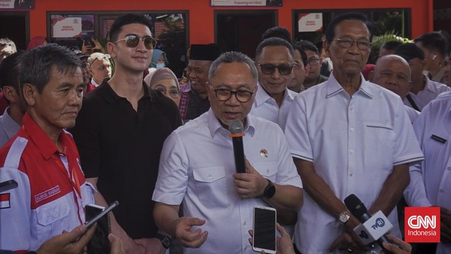 Menteri Koordinator Bidang Pangan Zulkifli Hasan (Zulhas) berjanji menindak tegas para pelaku pengoplos beras yang merugikan masyarakat.