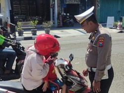 Operasi Patuh di Ponorogo Sasar Ortu Bonceng Anak Tak Berhelm