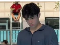 Viral! Pelatih Renang Ganteng Ini Bikin Ibu-ibu Ramai-ramai Daftarkan Anak Les