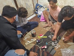 Selfie Bareng 20 Poket Sabu, Dua Tukang Las di Lombok Barat Diciduk Polisi