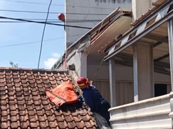 Nahas Rudi, Tewas Tersengat Listrik Saat Perbaiki Atap di Ciamis