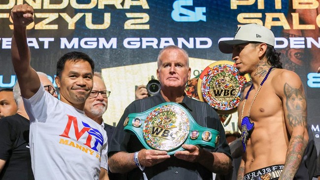 Pacquiao Lolos Timbang Badan, Siap Jadi Underdog Lawan Barrios Manny Pacquiao siap kembali ke ring menghadapi Mario Barrios untuk memperebutkan gelar juara dunia kelas welter WBC, Minggu (20/7) pagi WIB.