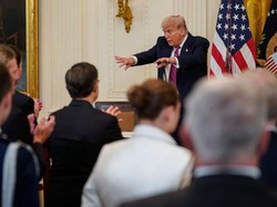 Trump Dikabarkan Bakal Terbang ke China Sambangi Xi Jinping Bahas Tarif