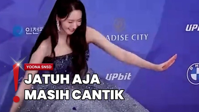 Momen Slay Yoona SNSD Jatuh di Red Carpet Blue Dragon