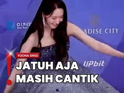 Momen Slay Yoona SNSD Jatuh di Red Carpet Blue Dragon