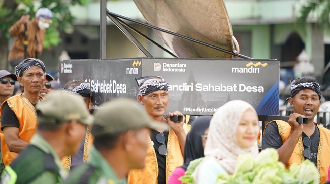 Mandiri luncurkan Mandiri Sahabat Desa untuk akselerasi pembangunan ekonomi berkelanjutan di 400 desa, fokus pada inklusi keuangan dan pemberdayaan masyarakat.