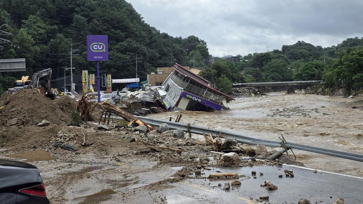 Hujan Deras 5 Hari sampai Tanah Longsor di Kosel, Total 11 Orang Tewas