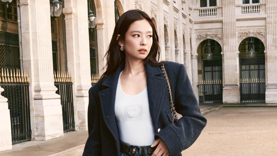 Jennie BLACKPINK Jennie BLACKPINK tampil dalam campaign Chanel Fall/Winter 2025/26.