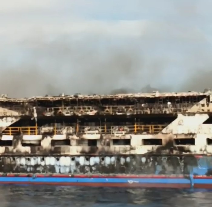kondisi KM Barcelona 5 yang terbakar di Pulau Taliase, Minahasa Utara.