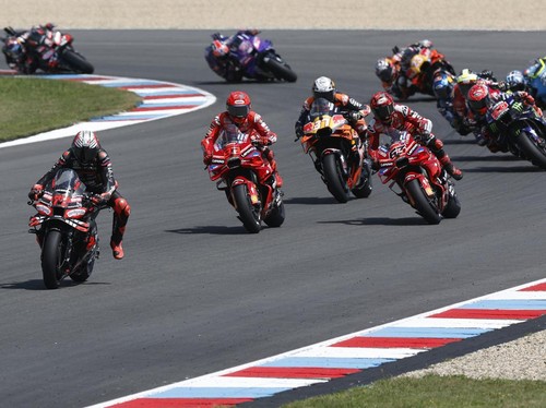 Hasil MotoGP Ceko 2025: Marc Marquez Menang 'Seng Ada Lawan'