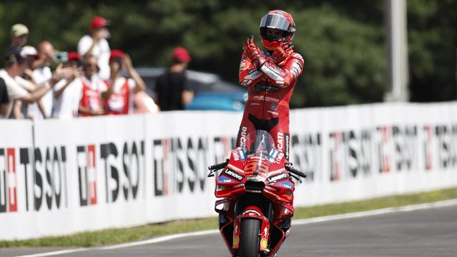 Marc Marquez makin kukuh di puncak klasemen MotoGP 2025 setelah menjadi juara di MotoGP Ceko, Minggu (20/7) malam.