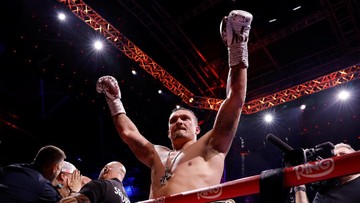 Liputan Olahraga CNN Sport : FOTO: Oleksandr Usyk, Juara Dunia Kelas Berat Sejati