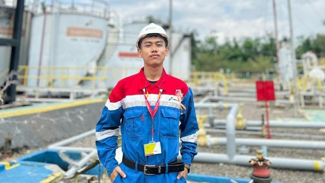 Iqbal Fauzi mengakui mendapat banyak manfaat dari program Beasiswa Sobat Bumi, hingga kini menjadi Perwira PT Pertamina Hulu Energi.