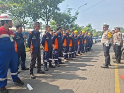 Satlantas Polres Pelabuhan Tanjung Perak Sosialisasi Tertib Lalu Lintas