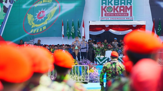 Usai memimpin Apel Akbar Kokam Pemuda Muhammadiyah, Kapolri Listyo Sigit meresmikan SMA Kemala Taruna Bhayangkara dan Global Darussalam Academy, Minggu (20/7).