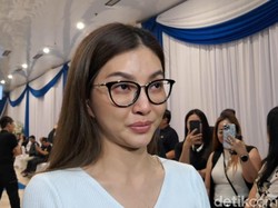 Kepergian Ayah Satukan Mereka Lagi: Sarwendah Tegar, Ruben Hadir dalam Haru