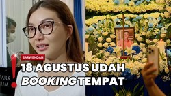 img-title Jenazah Ayah Sarwendah Pakai Jas Biru, Ternyata untuk Momen Ultah