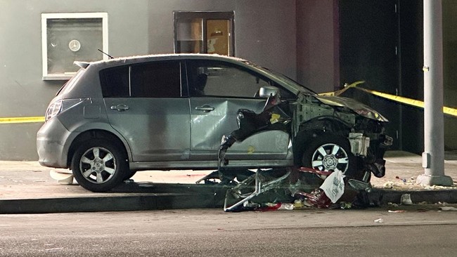 Mobil tabrak kerumunan di depan sebuah klub malam di Los Angeles, AS, puluhan orang luka-luka.