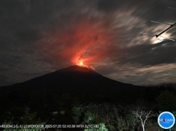 Gunung Ile Lewotolok Meletus 33 Kali Pagi Ini, Disertai Lontaran Lava Pijar
