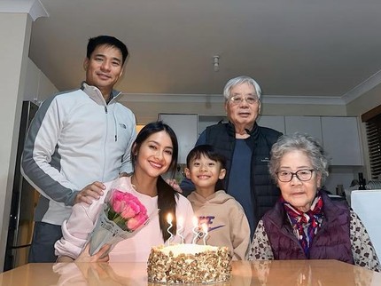 5 Potret Kedekatan Rini Yulianti dan Mertua Korea, Mencoba Saling Mengerti Meski Terkendala Bahasa