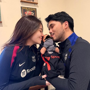 Sigap Ganti Popok Anak di Pesawat, Thariq Halilintar Disebut Ayah Idaman