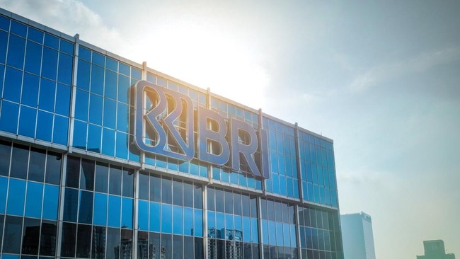 Program Koperasi Desa Merah Putih diprediksi positif bagi saham BRI, Target harga BBRI Rp4.700, dengan potensi kenaikan 21,1% dan dukungan pembiayaan mikro.
