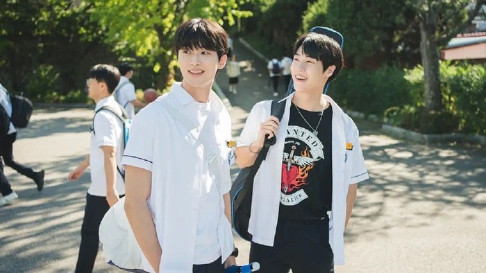 8 Drama Korea dengan Chemistry Bromance yang Ikonik
