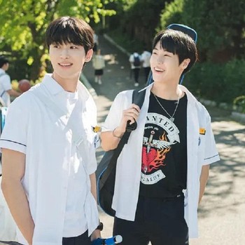 8 Drama Korea dengan Chemistry Bromance yang Ikonik