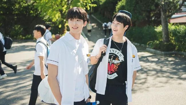 8 Drama Korea dengan Chemistry Bromance yang Ikonik
