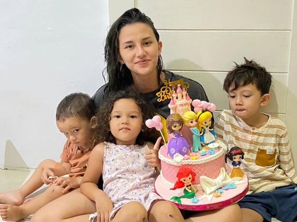 Curhat Dahlia Poland Urus 3 Anak Tanpa Pengasuh di Bali & Sering Dikomentari Negatif karena Ini...