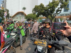 Ada Demo Ojol di Jakpus, Jalan Medan Merdeka Selatan Arah Gambir Ditutup