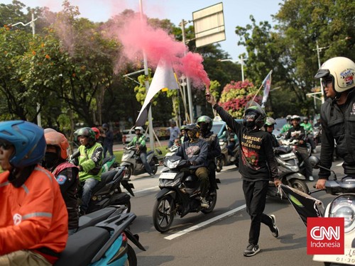 Demo Ojol di Monas Ricuh Sore Ini
