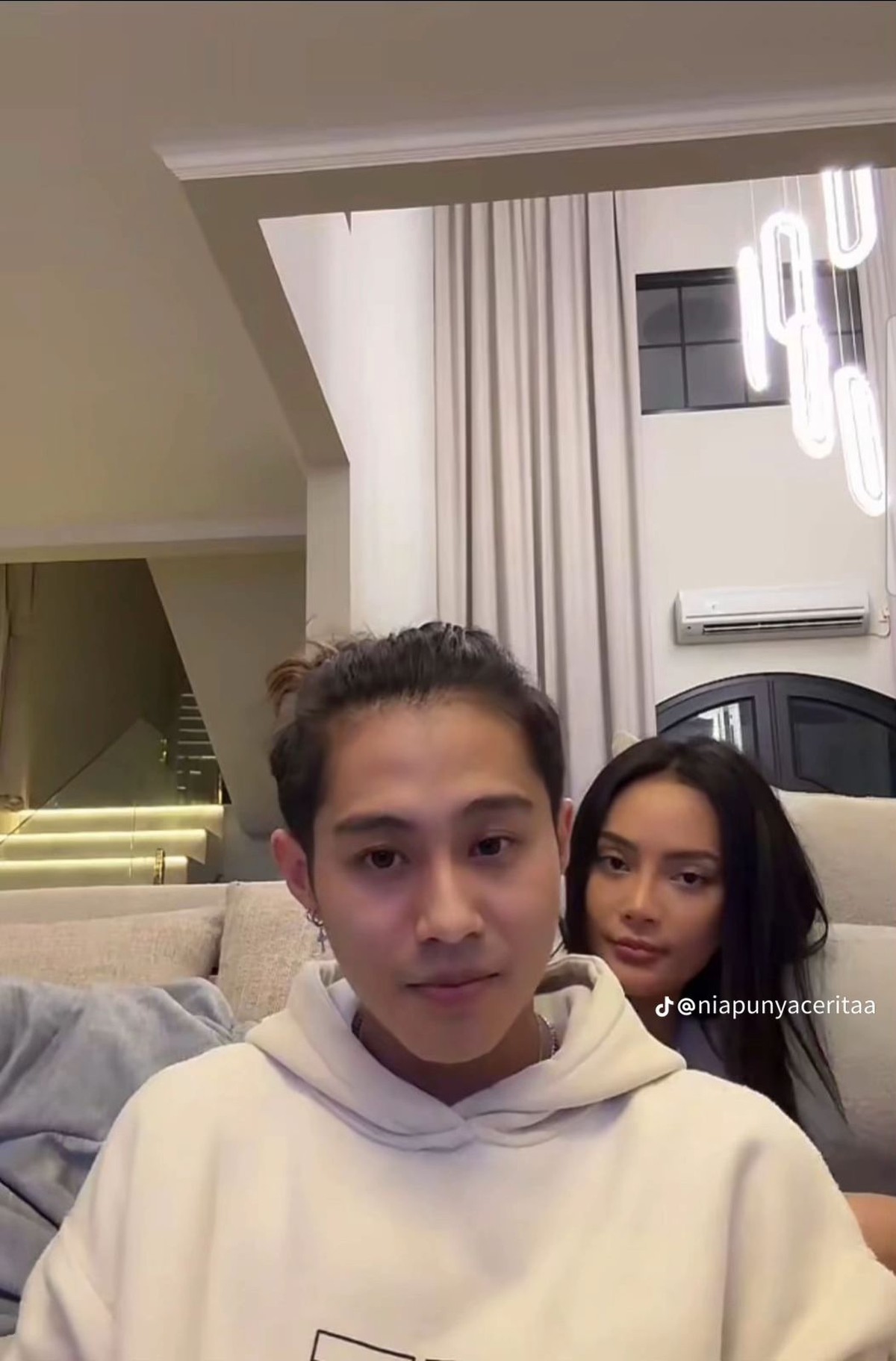 Erika Carlina dan DJ Panda