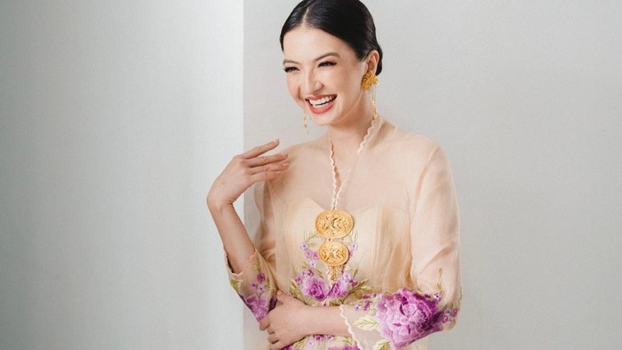 img-title 5 Fakta Menarik Kebaya Encim, Warisan Budaya yang Tetap Hits Sampai Sekarang