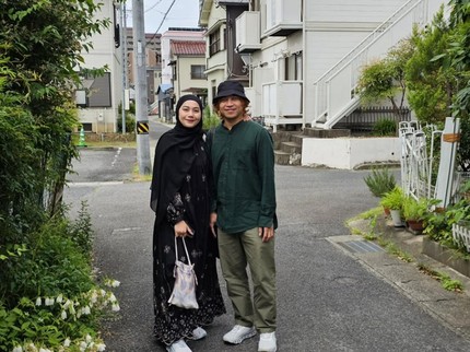 Iman Vokalis J-Rocks Rayakan Anniversary Penikahan, Intip Potretnya Bersama Sang Istri