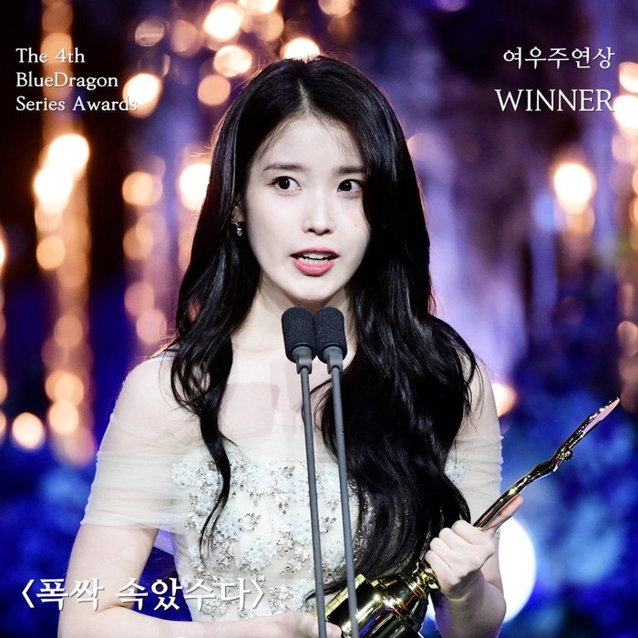 IU di Blue Dragon Series Awards 2025