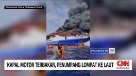 VIDEO: Kapal Motor Terbakar, Penumpang Lompat ke Laut
