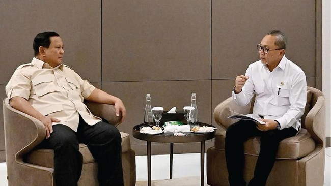 Zulhas Dampingi Presiden Resmikan 80 Ribu Koperasi Merah Putih Zulhas sebagai Ketua Satgas Nasional Percepatan Pembentukan KDKMP mendampingi Presiden Prabowo meresmikan kelembagaan 80 ribu KDKMP secara nasional, (21/7).