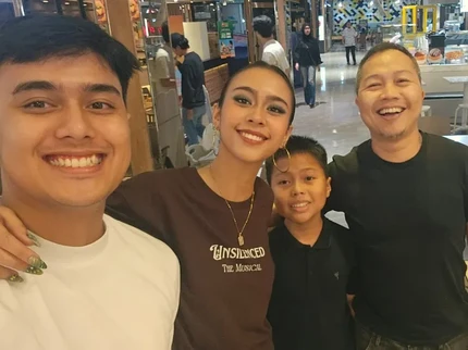 Cantiknya Kiandra Anak Sambung Sandhy Sondoro yang Sudah Gadis, Ini 5 Potretnya